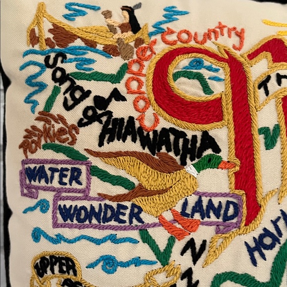 Cat Studio Multicolor Embroidered Pillow Michigan State iconic locations cotton - Picture 3 of 12